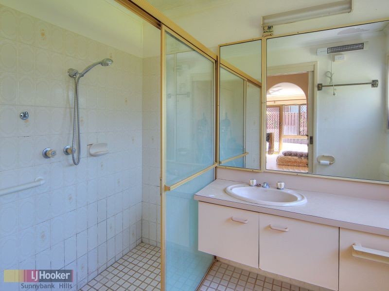 62 Oakleaf Street, Eight Mile Plains QLD 4113