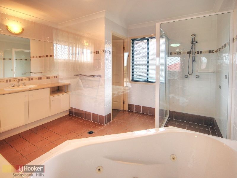 7 Romulus Street, Robertson QLD 4109