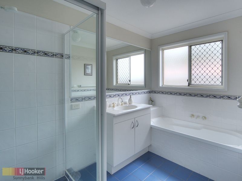 11 Yorkshire Place, Stretton QLD 4116