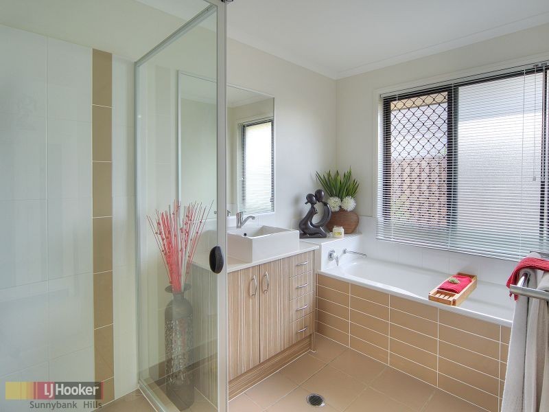 79 Alfred Circuit, Calamvale QLD 4116