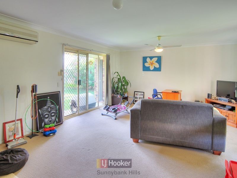 12 Lewis Place, Calamvale QLD 4116