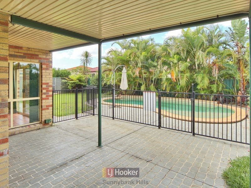 5 Glenna Place, Parkinson QLD 4115