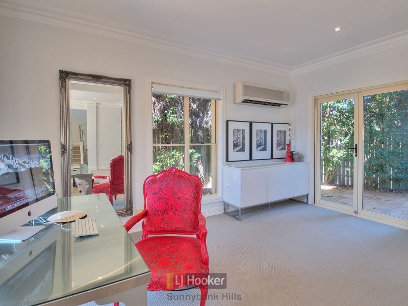 6 Trafalgar Close, Stretton QLD 4116