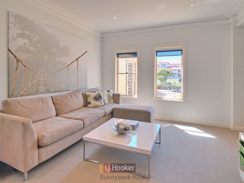 6 Trafalgar Close, Stretton QLD 4116