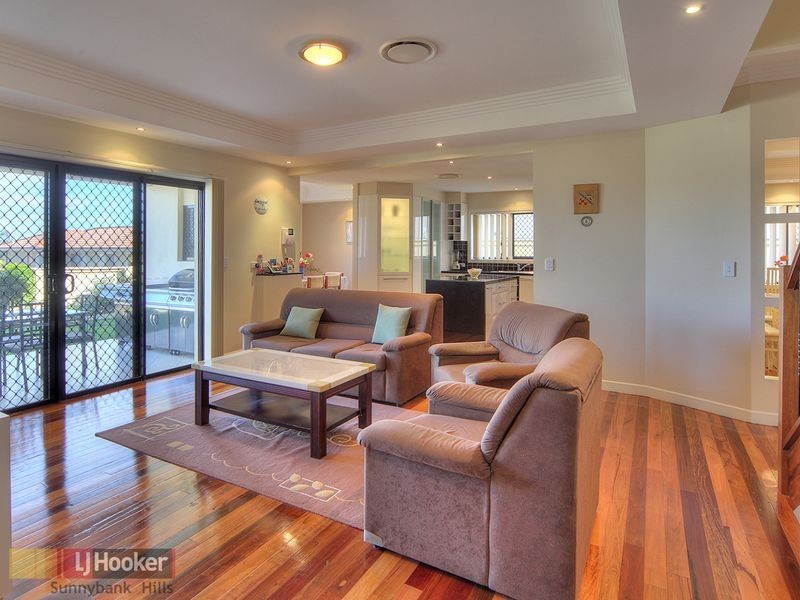 8 Larapinta Circuit, Parkinson QLD 4115