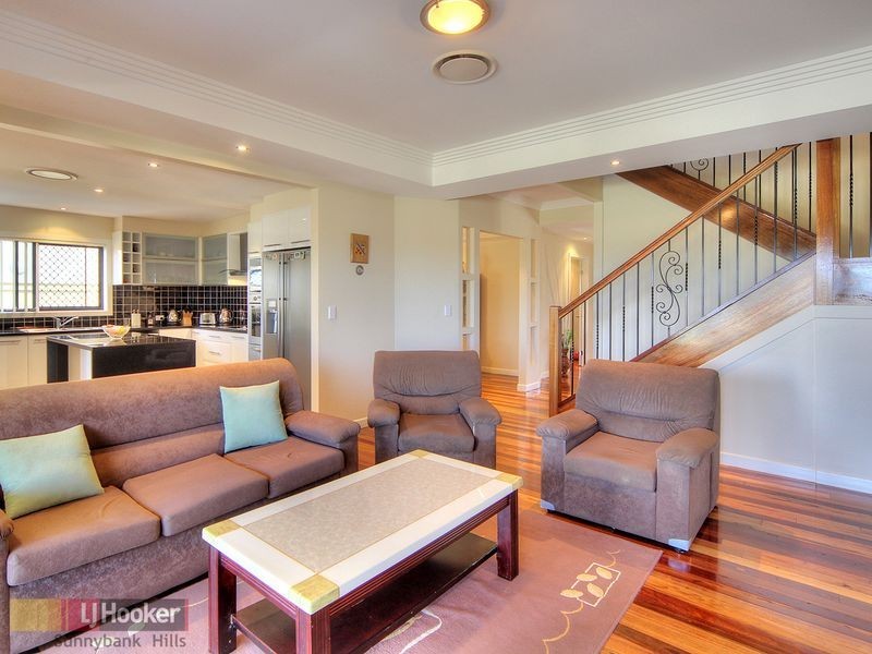 8 Larapinta Circuit, Parkinson QLD 4115