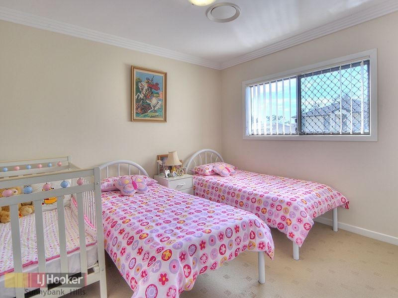 8 Larapinta Circuit, Parkinson QLD 4115