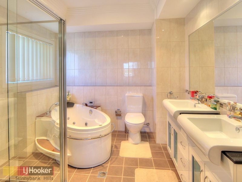 8 Larapinta Circuit, Parkinson QLD 4115