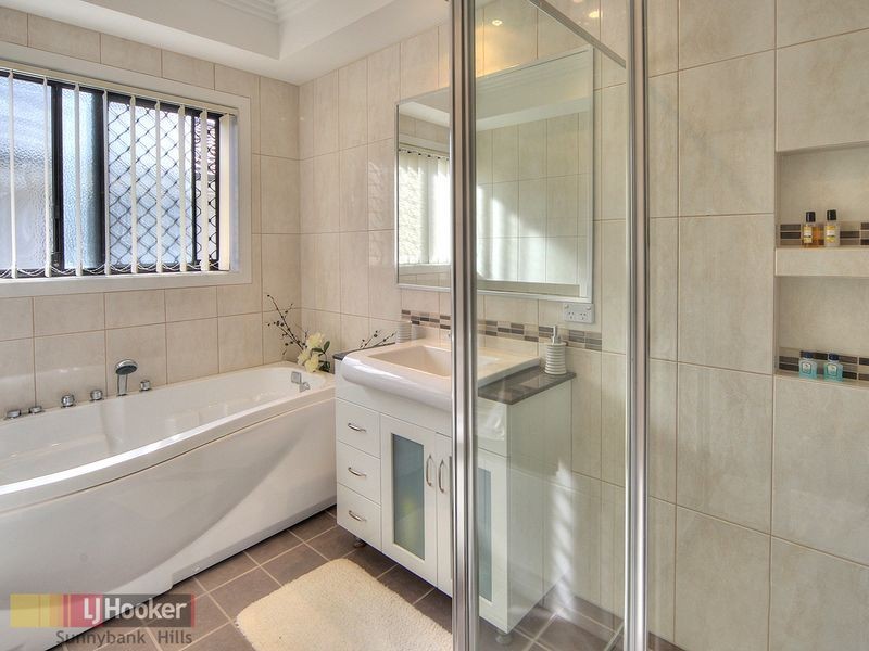 8 Larapinta Circuit, Parkinson QLD 4115