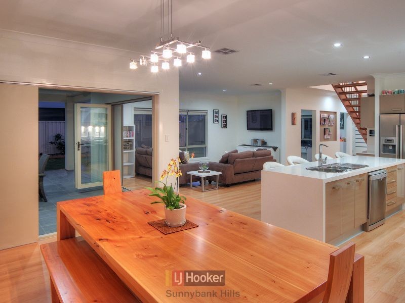 15 Burns Close, Eight Mile Plains QLD 4113