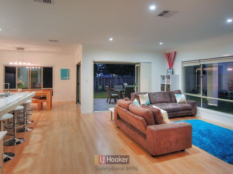 15 Burns Close, Eight Mile Plains QLD 4113