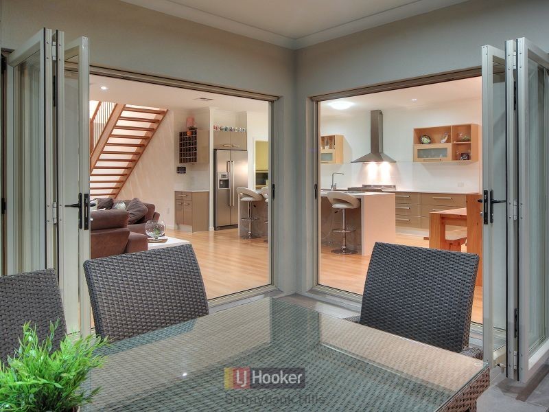 15 Burns Close, Eight Mile Plains QLD 4113