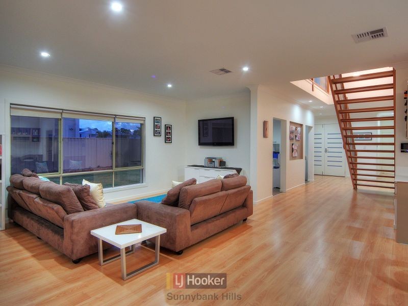 15 Burns Close, Eight Mile Plains QLD 4113