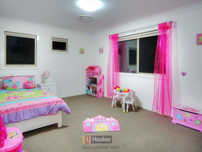 15 Burns Close, Eight Mile Plains QLD 4113