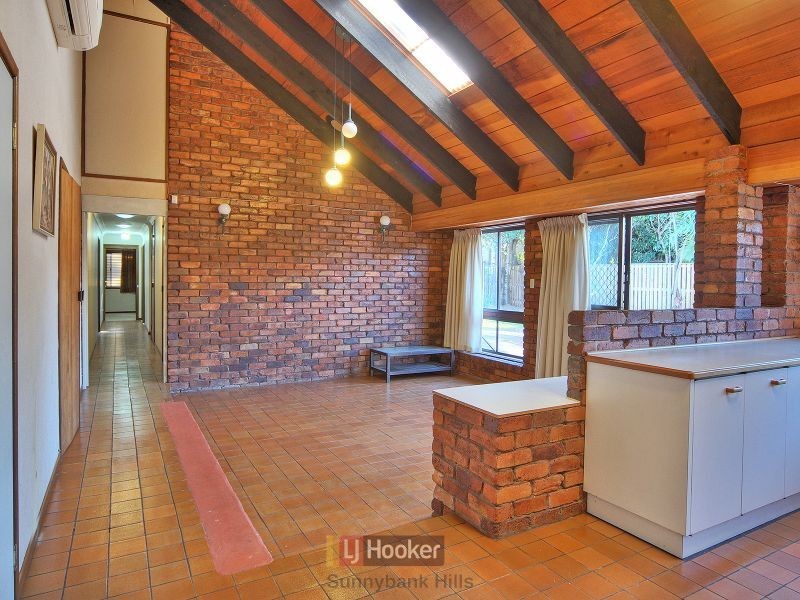 9 Sandrew Street, Robertson QLD 4109