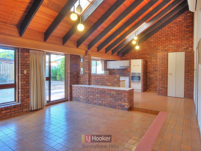 9 Sandrew Street, Robertson QLD 4109