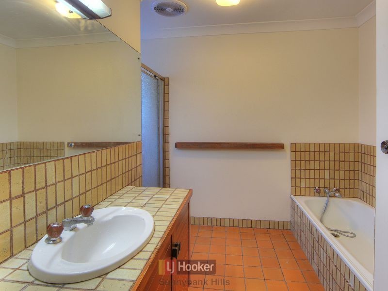 9 Sandrew Street, Robertson QLD 4109