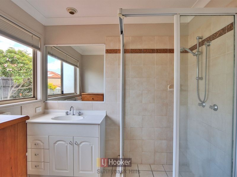 10 Regal Place, Eight Mile Plains QLD 4113