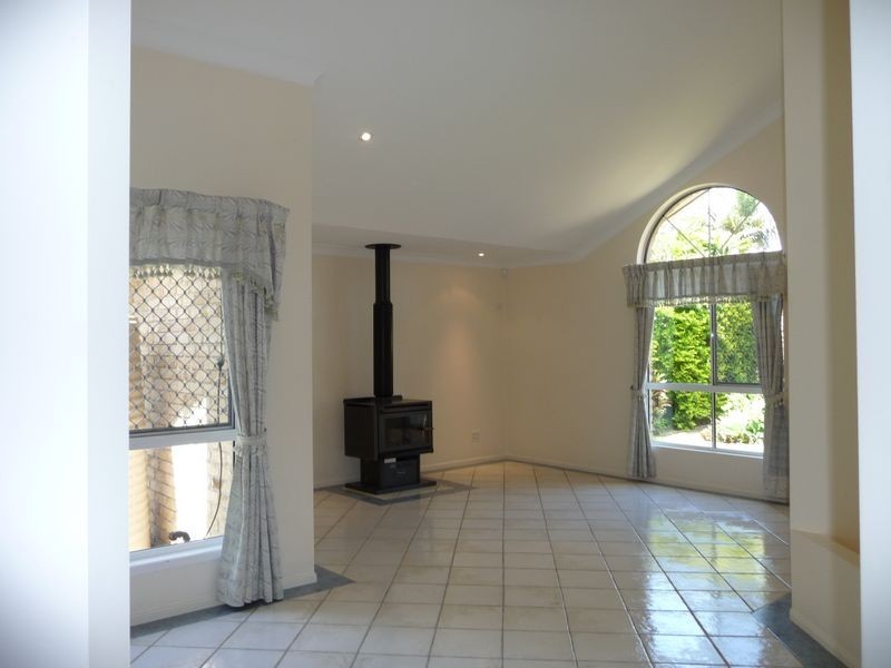 15 Alcheringa Place, Robertson QLD 4109