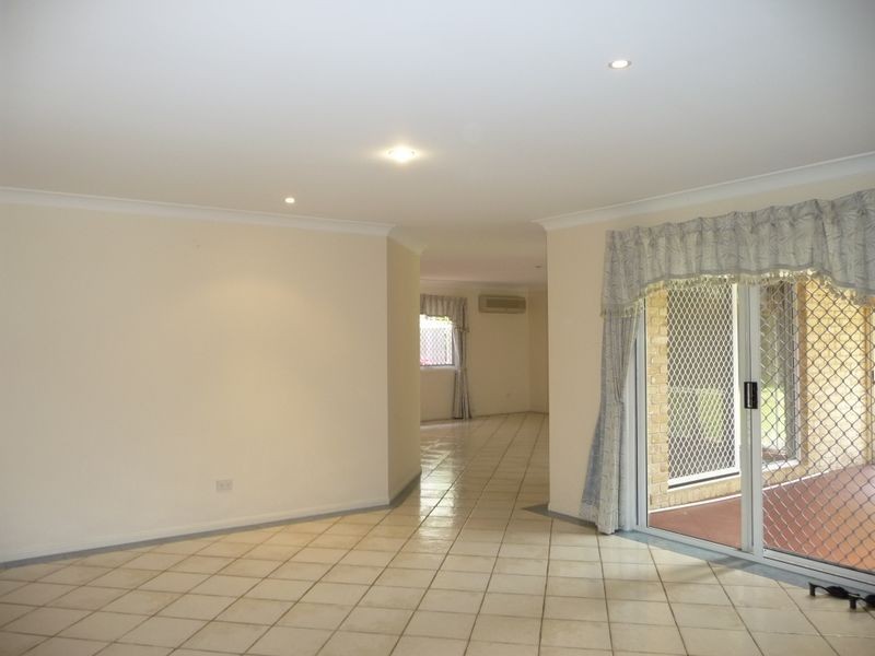 15 Alcheringa Place, Robertson QLD 4109