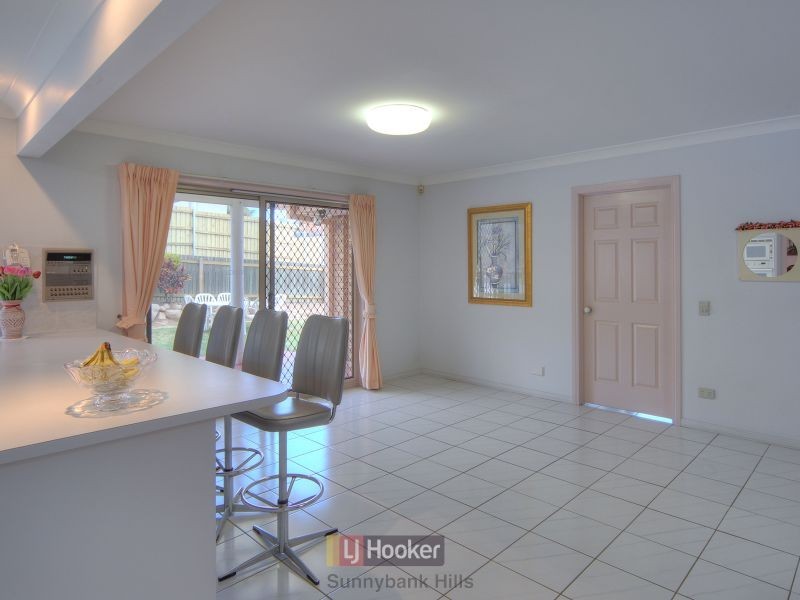 43 Lindfield Circuit, Robertson QLD 4109