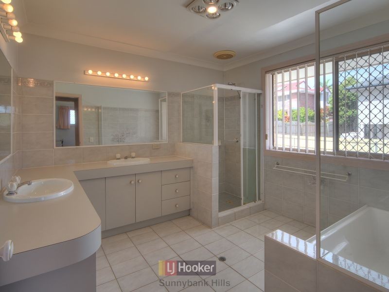 43 Lindfield Circuit, Robertson QLD 4109