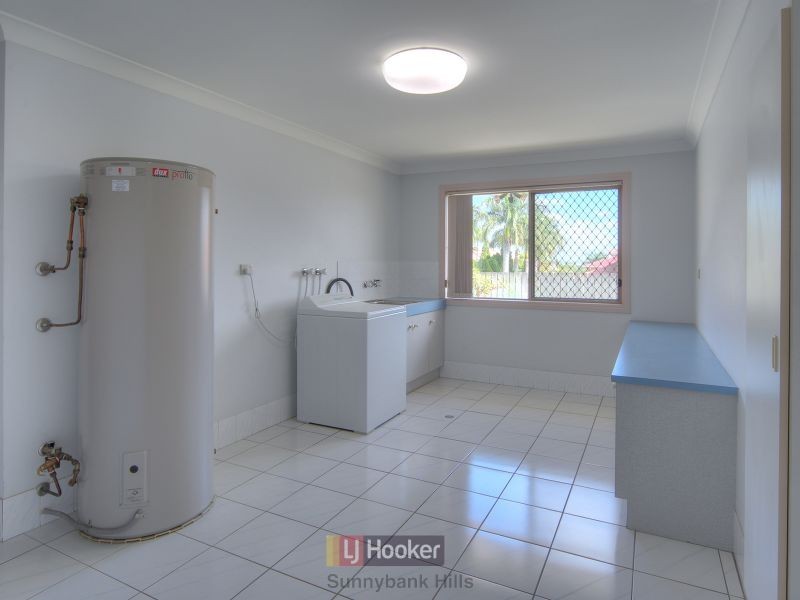 43 Lindfield Circuit, Robertson QLD 4109