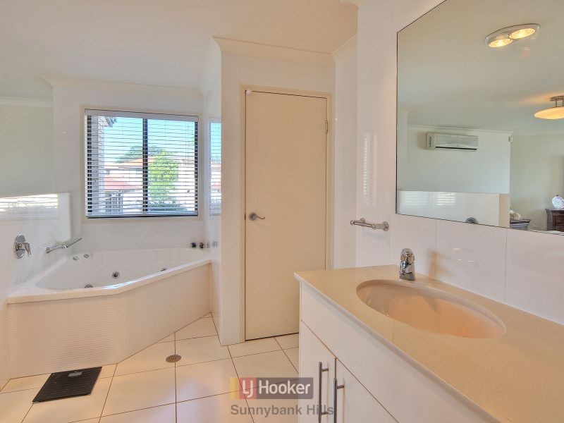 1 Porz Court, Wishart QLD 4122