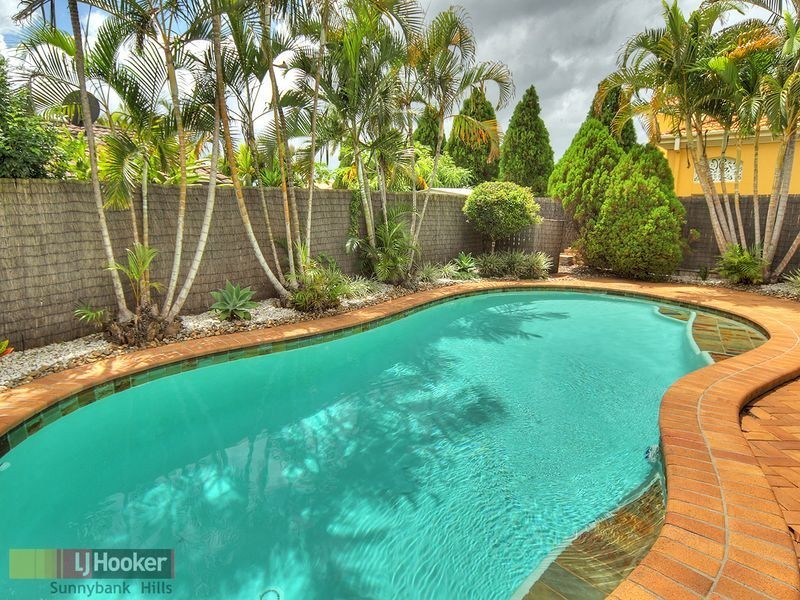 25 Poinsettia Crescent, Calamvale QLD 4116