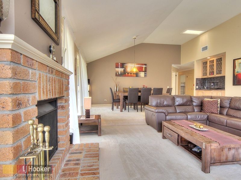 25 Poinsettia Crescent, Calamvale QLD 4116