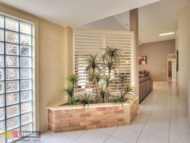 25 Poinsettia Crescent, Calamvale QLD 4116
