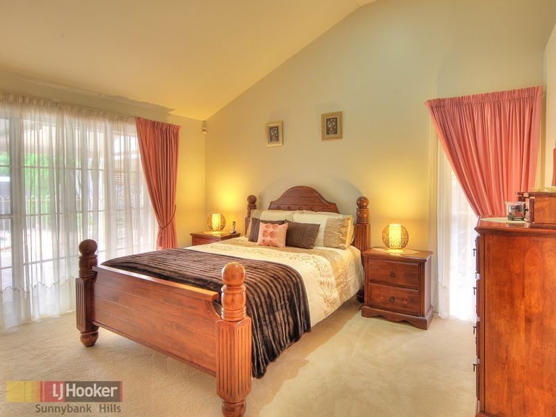 25 Poinsettia Crescent, Calamvale QLD 4116