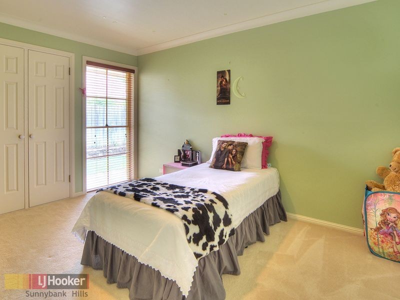 25 Poinsettia Crescent, Calamvale QLD 4116