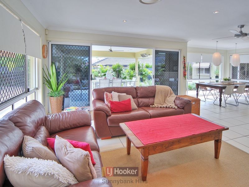 15 Tarra Place, Parkinson QLD 4115