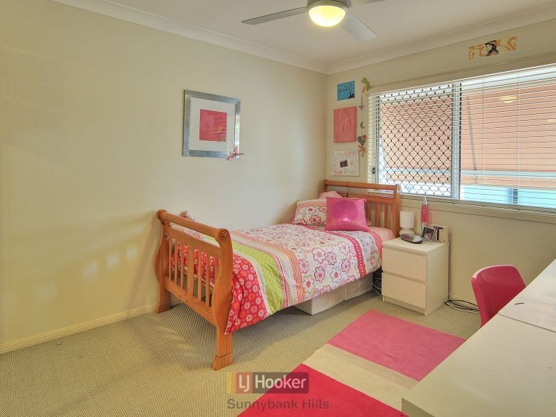 15 Tarra Place, Parkinson QLD 4115