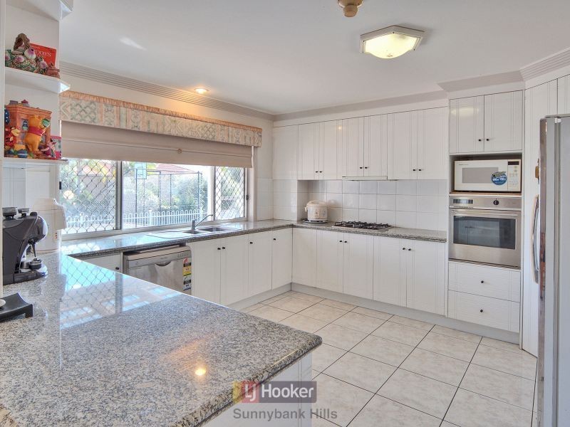 7 Hibiscus Court, Stretton QLD 4116