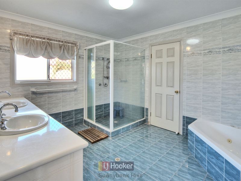 7 Hibiscus Court, Stretton QLD 4116