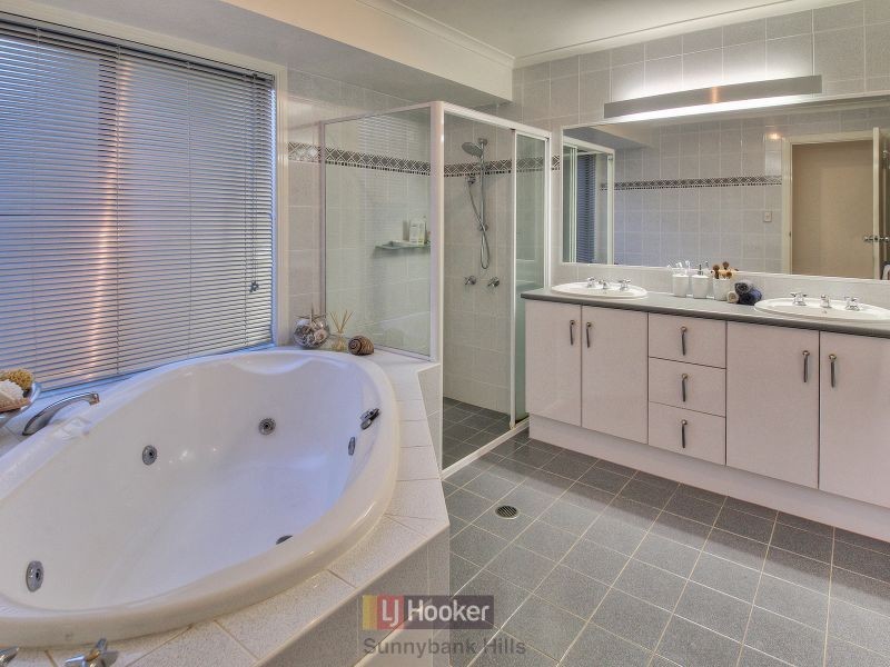 4 Gulubia Place, Calamvale QLD 4116