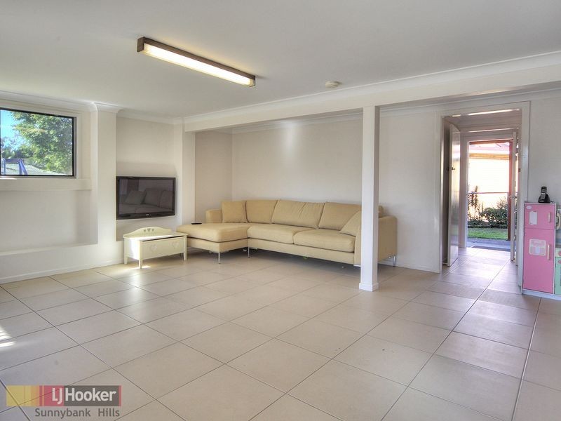 4 Rhyl Street, Macgregor QLD 4109