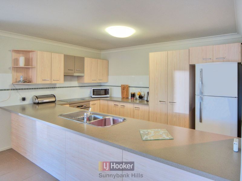 60 Mapelton Circuit, Parkinson QLD 4115