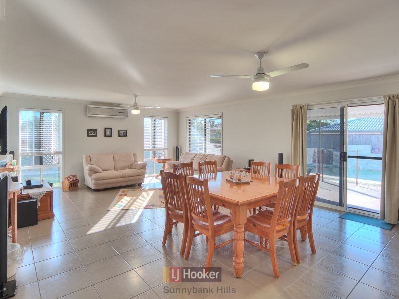 60 Mapelton Circuit, Parkinson QLD 4115