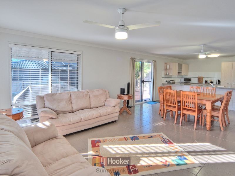 60 Mapelton Circuit, Parkinson QLD 4115