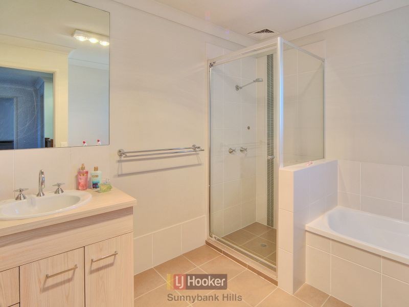 60 Mapelton Circuit, Parkinson QLD 4115