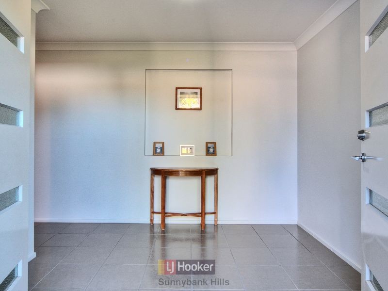 60 Mapelton Circuit, Parkinson QLD 4115