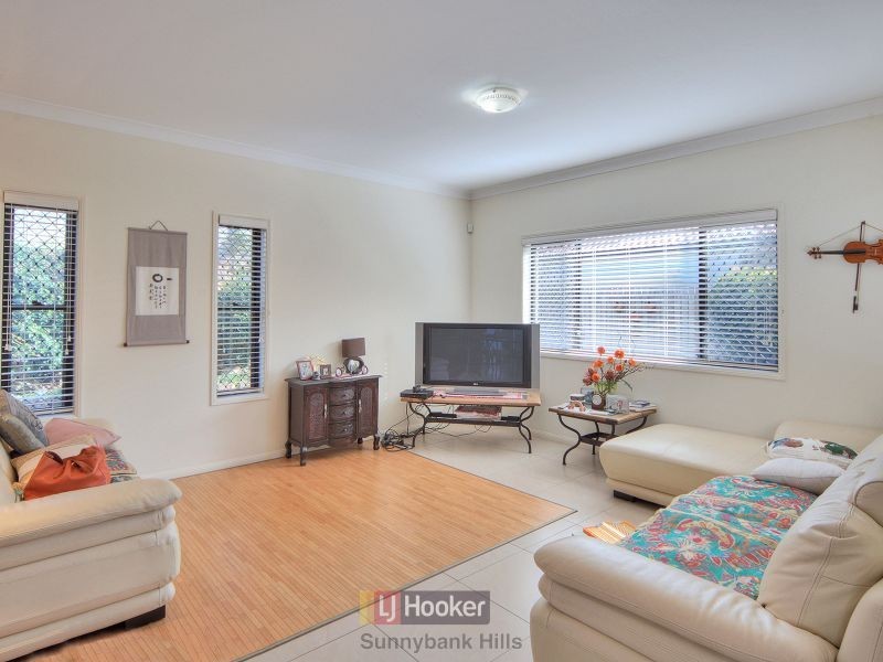 10 Lillydale Place, Calamvale QLD 4116