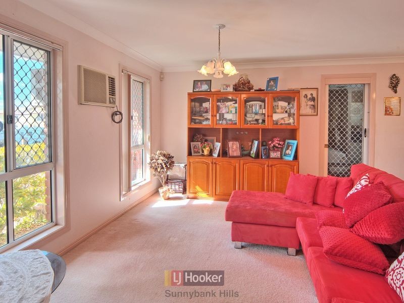 8 Muscari Crescent, Drewvale QLD 4116