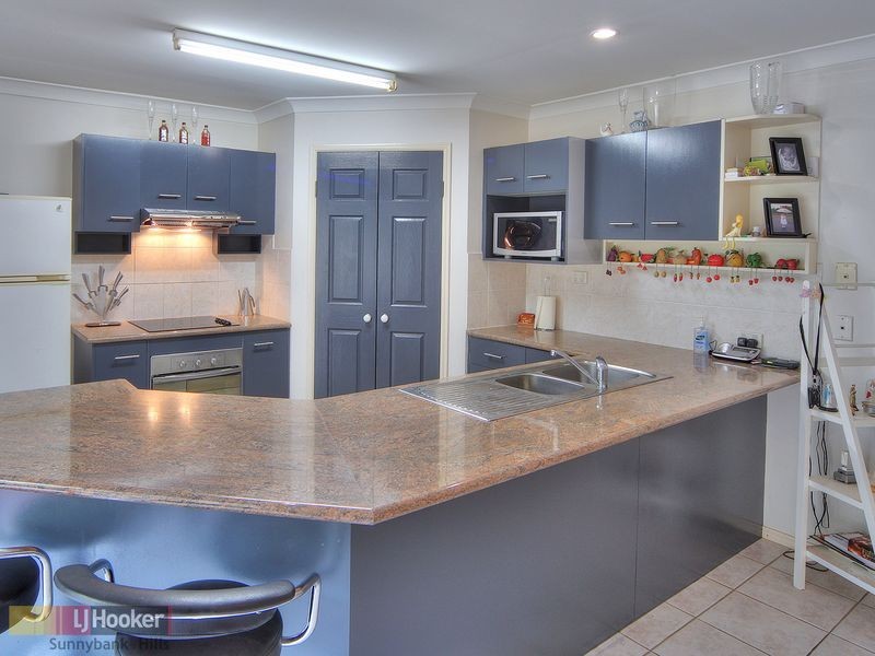 27 Mayfair Place, Stretton QLD 4116