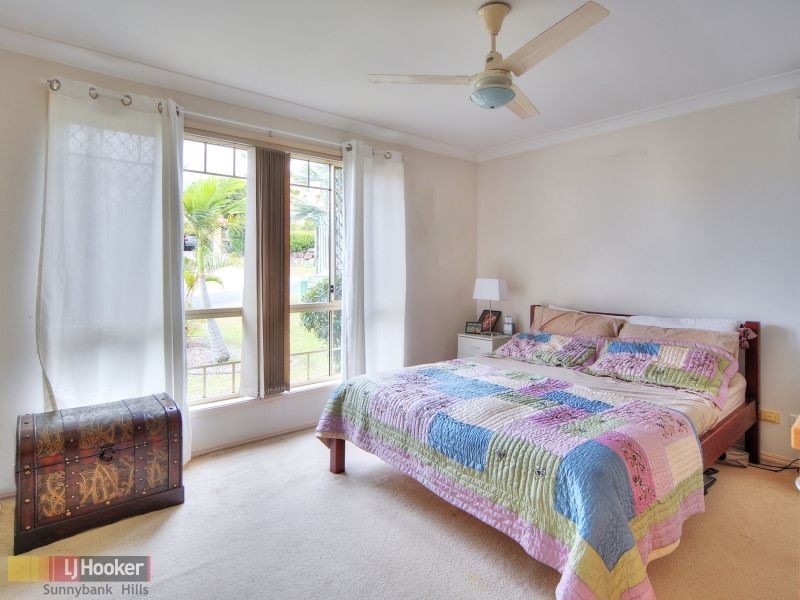 27 Mayfair Place, Stretton QLD 4116