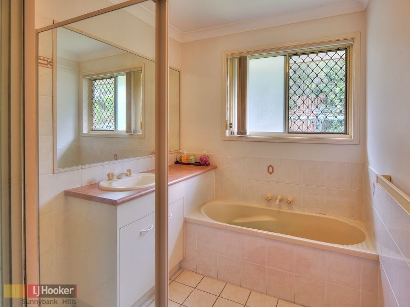27 Mayfair Place, Stretton QLD 4116
