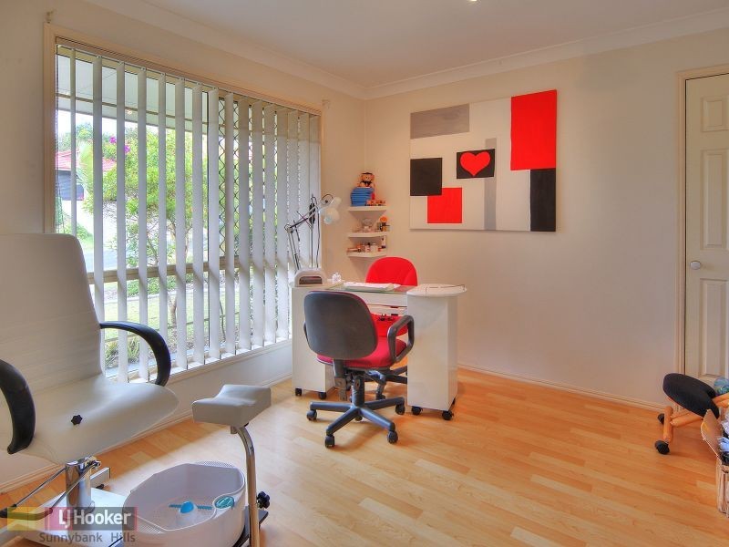 27 Mayfair Place, Stretton QLD 4116